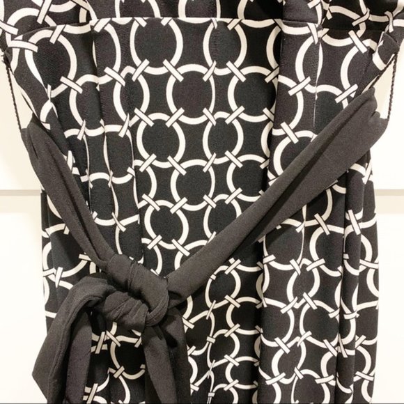 WHITE HOUSE BLACK MARKET Black and White Dress - Size 2 - Picture 5 of 8